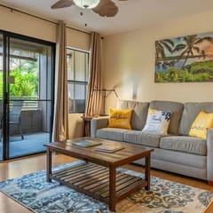 Perch - Maui condo: Pool, beach access, daily tranquility on lanai – an indulgent escape.