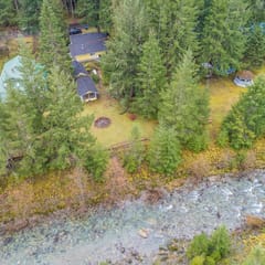 Perch - The Yellow Cabin: Hot tub, game room, stone firepit, pet friendly