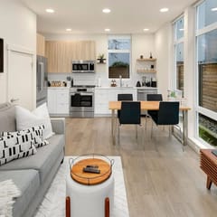 Stylish & cozy home w/ rooftop, space needle view!