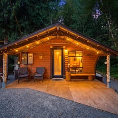Perch - Whispering Pines | Romantic Rainier Cabin
