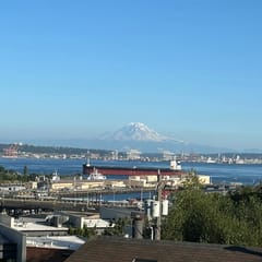 Perch - Modern Seattle View Home w/ Rooftop Deck & Parking