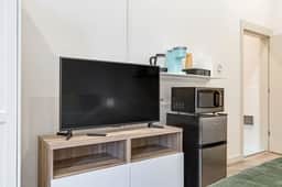 Perch - Cozy Studio | Own Bath | Heart of Fremont - Image 5