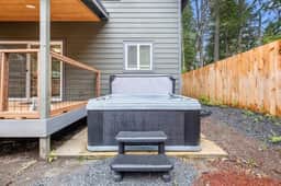 Perch - Spacious Modern Cabin w/ Hot Tub, BBQ & Cali- King-Sized Bed | Pet-Friendly - Image 2