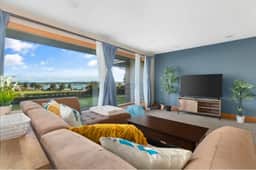 Perch - Balda Getaway: Spacious family friendly rambler with harbor view - Image 2