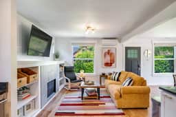Perch - Ballard Delight: Great Ballard location! Spacious House w/parking - Image 3