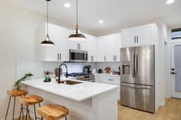 Perch - Ballard Bliss: Great Ballard location! Spacious 3BR w/Parking - Image 3