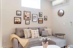 Perch - Wallingford Place: Modern & Cozy Townhome w/ Parking & A/C - Image 4
