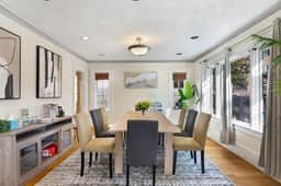 Perch - Vintage Seattle Gem: Spacious, Stylish, Parking - Image 2
