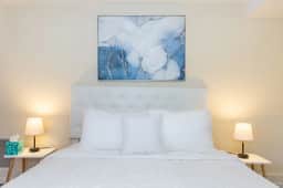 Perch - Vintage Seattle Gem: Spacious, Stylish, Parking - Image 3