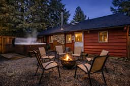 Perch - Chester Cbin: Cozy rustic cabin with AC! Pet Friendly - Image 2