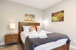 Perch - The Farmhouse: Walk to Lake Union! 3BR/3BA with Parking - Image 4
