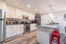 Perch - Queen Ann Flat: Spacious and Cozy 2BR home w/ Parking - Image 2