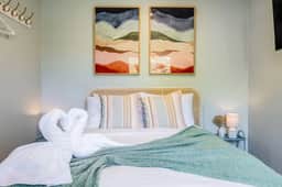 Perch - Great Ballard location! Modern Studio w/parking - Image 3