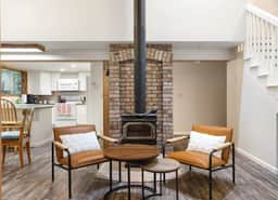 Perch - Rhododendron Loft: Cozy Getaway, Historic Reserve! - Image 4