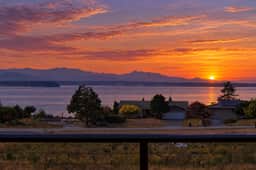 Perch - Stunning Sound Views | Cozy Whidbey Island Getaway - Image 4