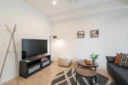 Perch - Sand Point Haven: Spacious 3BR w Parking|UW & Children's hospital - Image 3