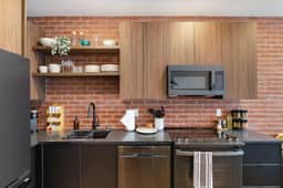 Perch - Marion Manor 16: Modern Townhome 10 mins from Seattle U & Swedish - Image 2