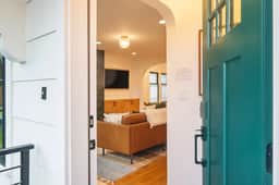 Perch - Emerald Cottage: Your Luxurious Seattle Retreat - Image 5