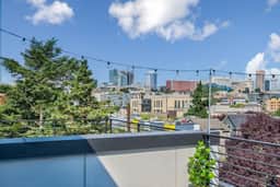 Perch - Chic retreat near Seattle's heart. Enjoy skyline views, and easy city access. - Image 2