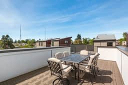 Perch - Serene townhome located a 5-minute walk from a lively area - Image 3