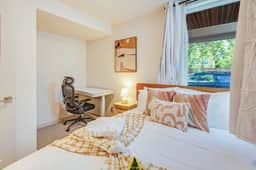 Perch - Serene townhome located a 5-minute walk from a lively area - Image 5