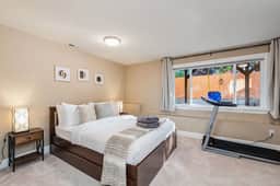 Perch - Phinney Guest House: Spacious 3BR | Downtown Fremont | Parking - Image 5