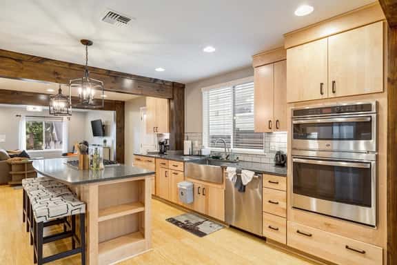 Perch - Stay in our chic house, stroll to Columbia City, or hop on the light rail to downtown! - Image 1