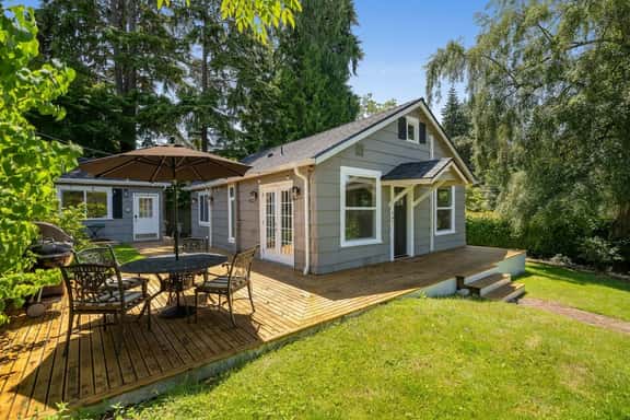 Perch - Ballard Delight: Great Ballard location! Spacious House w/parking - Image 1