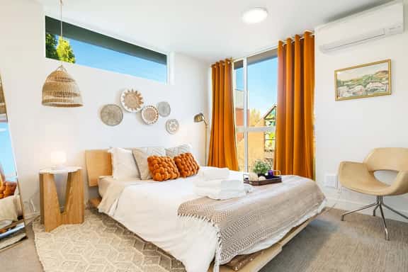 Perch - The Ashworth 67: Chic 3 BR North Queen Ann Retreat with Parking - Image 1