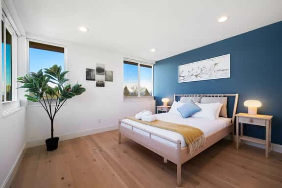 Perch - Cozy 2BR home. Walk everywhere, park with ease, and surrounded by coffee shops and dining! - Image 1