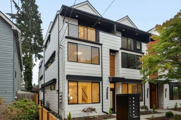 Perch - Ballard Bliss: Great Ballard location! Spacious 3BR w/Parking - Image 1
