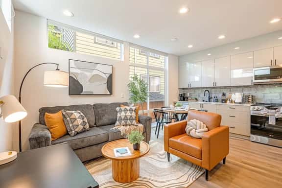 Perch - Trendy hideaway near Seattle's heart. Take in the Mt Rainier views! - Image 1