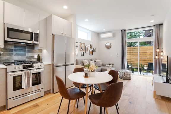 Perch - Wallingford Place: Modern & Cozy Townhome w/ Parking & A/C - Image 1