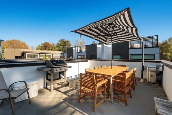 Perch - Belmont Boutique 4: Spacious Townhome w/Rooftop - Image 1