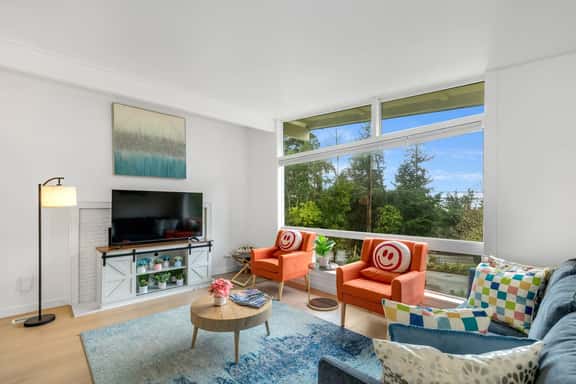 Perch - 3BR Bellevue Comfort: Parking + Pet Friendly - Image 1