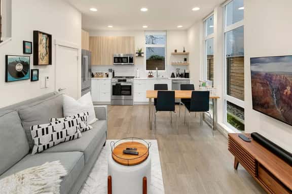 Stylish & cozy home w/ rooftop, space needle view! - Image 1