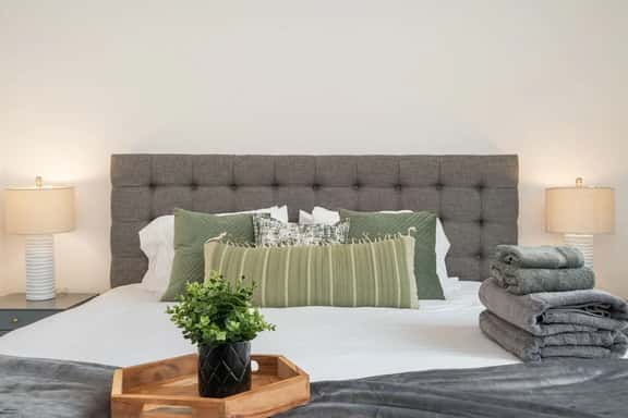 Perch - Sand Point Haven: Spacious 3BR w Parking|UW & Children's hospital - Image 1