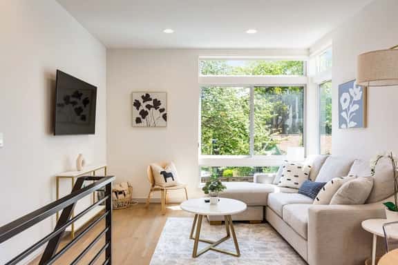 Perch - Serene townhome located a 5-minute walk from a lively area - Image 1