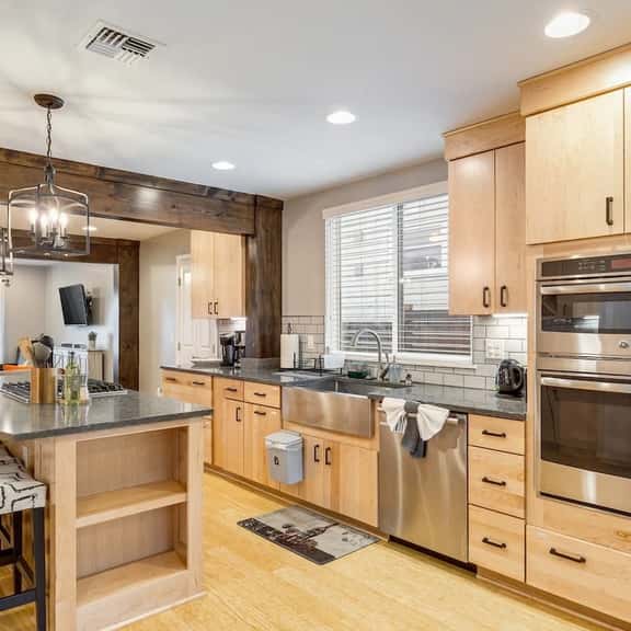 Perch - Stay in our chic house, stroll to Columbia City, or hop on the light rail to downtown! - Image 1