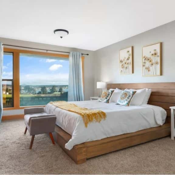 Perch - Balda Getaway: Spacious family friendly rambler with harbor view - Image 1