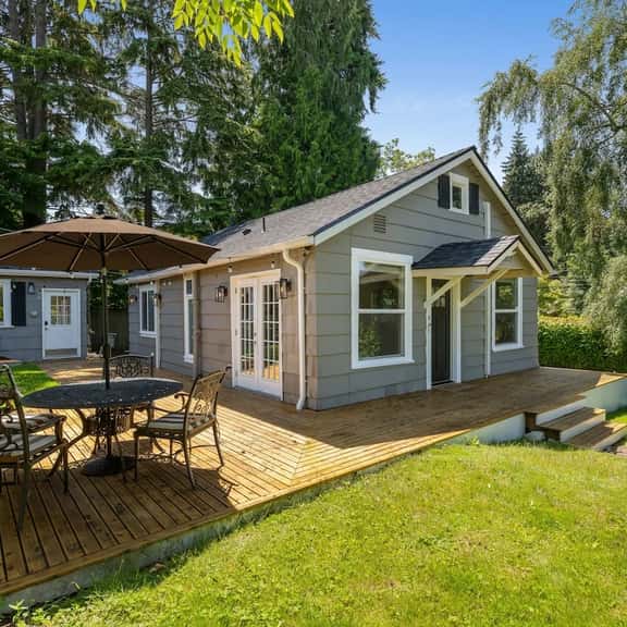 Perch - Ballard Delight: Great Ballard location! Spacious House w/parking - Image 1