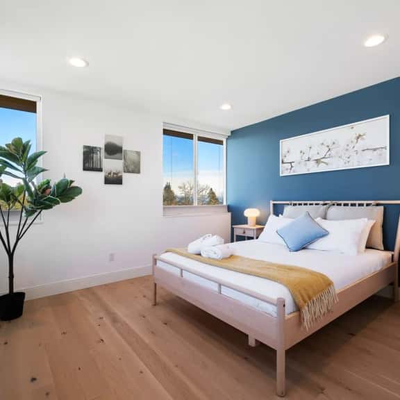 Perch - Cozy 2BR home. Walk everywhere, park with ease, and surrounded by coffee shops and dining! - Image 1