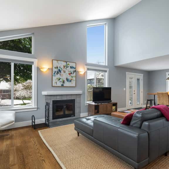 Perch - Stylish 3BR Retreat | Open Living + Free Parking - Image 1