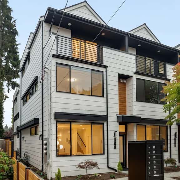 Perch - Ballard Bliss: Great Ballard location! Spacious 3BR w/Parking - Image 1