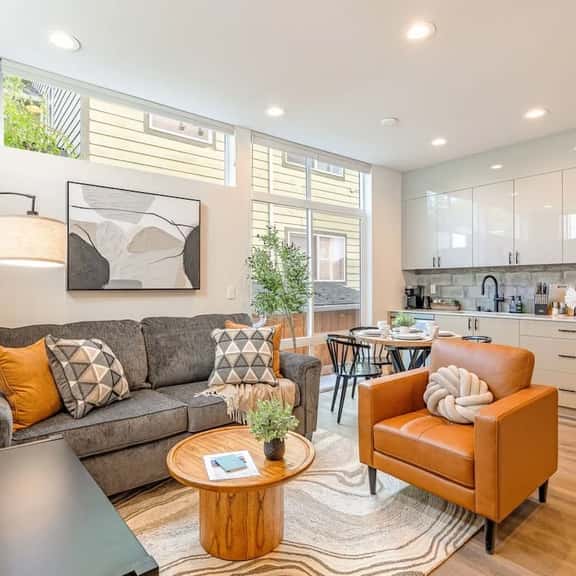 Perch - Trendy hideaway near Seattle's heart. Take in the Mt Rainier views! - Image 1