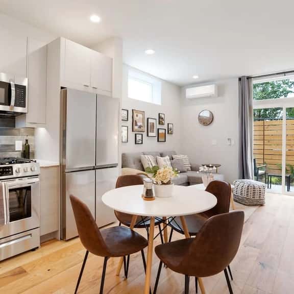 Perch - Wallingford Place: Modern & Cozy Townhome w/ Parking & A/C - Image 1