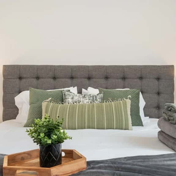 Perch - Sand Point Haven: Spacious 3BR w Parking|UW & Children's hospital - Image 1