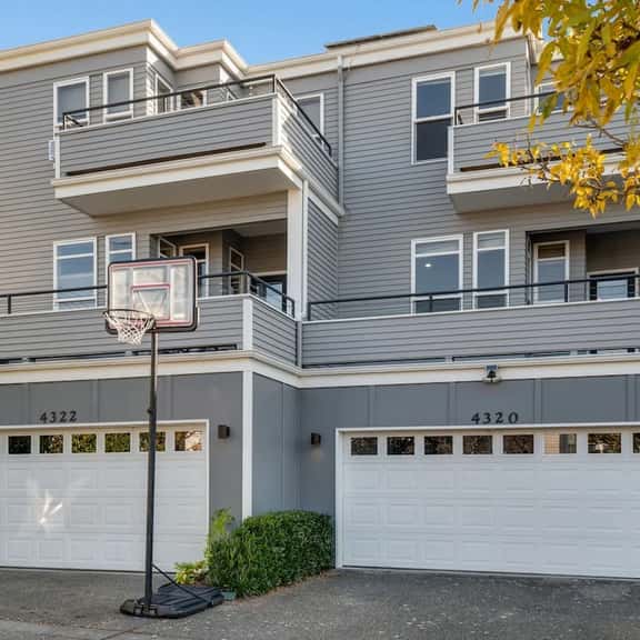 Perch - Phinney Guest House: Spacious 3BR | Downtown Fremont | Parking - Image 1