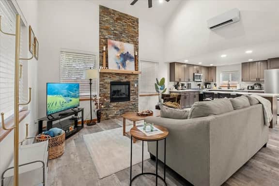 Perch - Spacious Modern Cabin w/ Hot Tub, BBQ & Cali- King-Sized Bed | Pet-Friendly - Image 3