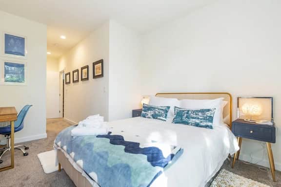 Perch - Roosevelt Retreat: Chic 2-Bed Townhome with Parking and Patio - Image 2